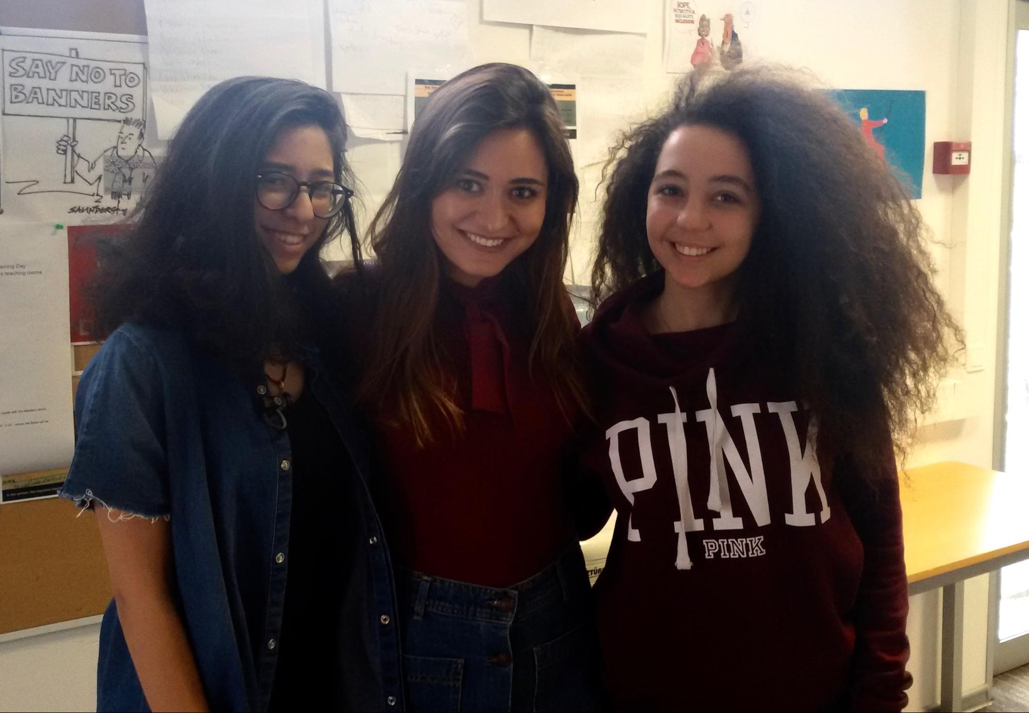 Tahmina Rafaella (in the centre) with M4 students